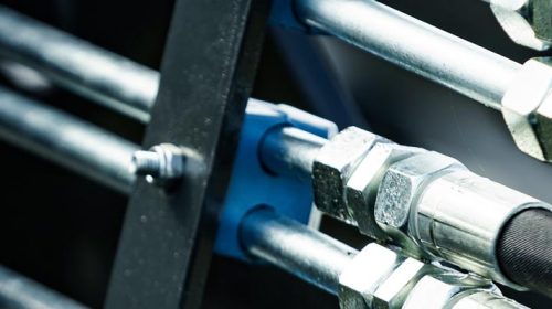 Pipe system of hydraulic valves in agricultural machinery
